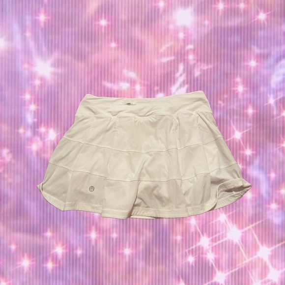 White Lululemon Skirt (NEVER WORN PERFECT CONDITION)